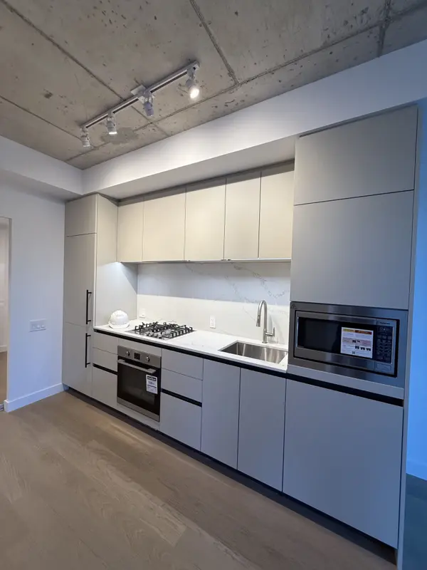 Toronto, ON M4G 3C4,1720 Bayview AVE #427