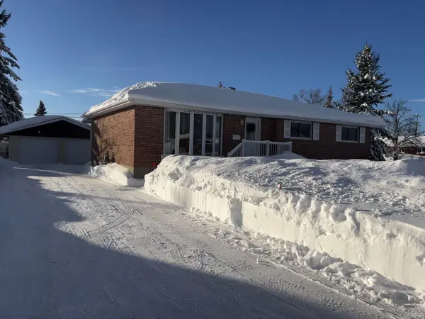 1 Kent PL,  Kapuskasing,  ON P5N 2Y9