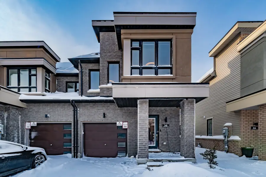 30 Caspian SQ, Clarington, ON L1C 7G3