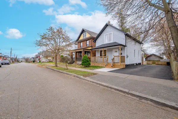 93 Agnes ST, Oshawa, ON L1G 1V3