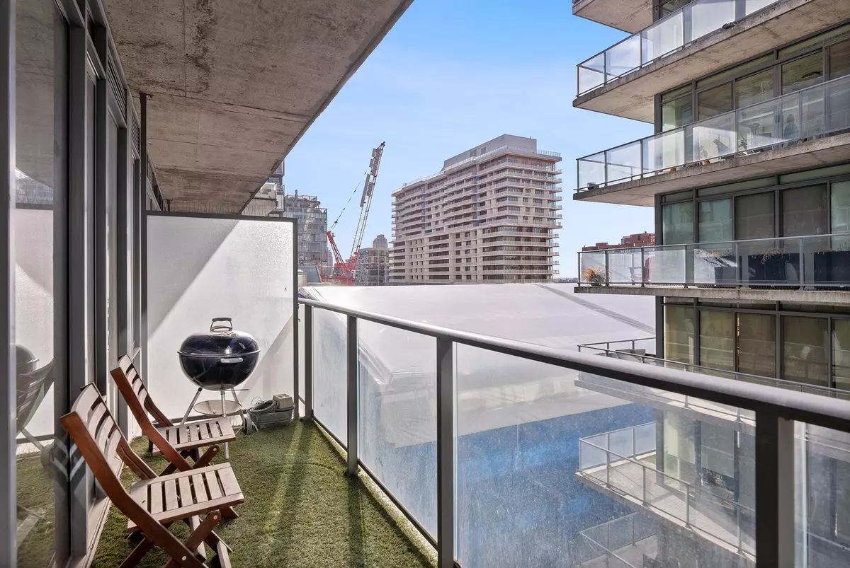 Toronto C01, ON M5V 0H6,650 King ST W #705