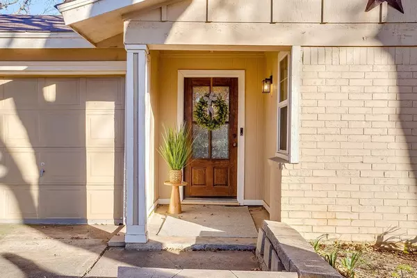 7036 Crabtree Lane, North Richland Hills, TX 76182