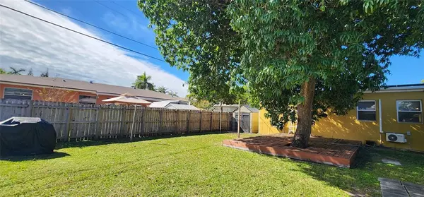 806 NE 7th St #b, Hallandale Beach, FL 33009