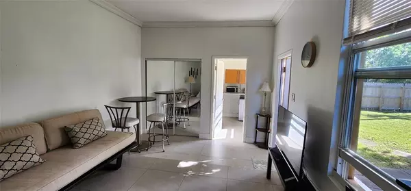 Hallandale Beach, FL 33009,806 NE 7th St #b