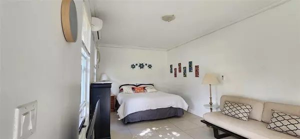 Hallandale Beach, FL 33009,806 NE 7th St #b