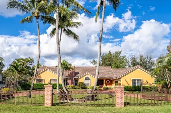 11301 SW 3rd St, Plantation, FL 33325