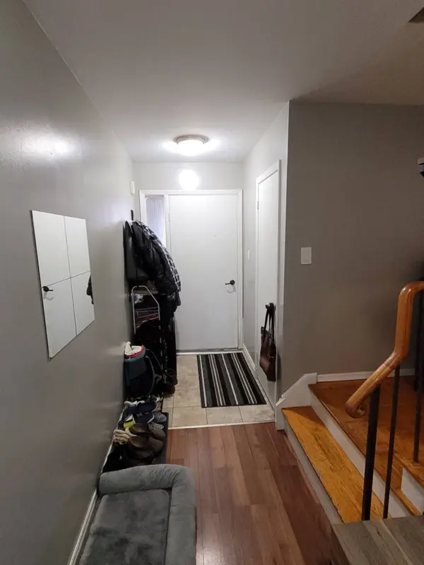 Barrie, ON L4M 5K4,2 Bernick DR #Unit 9