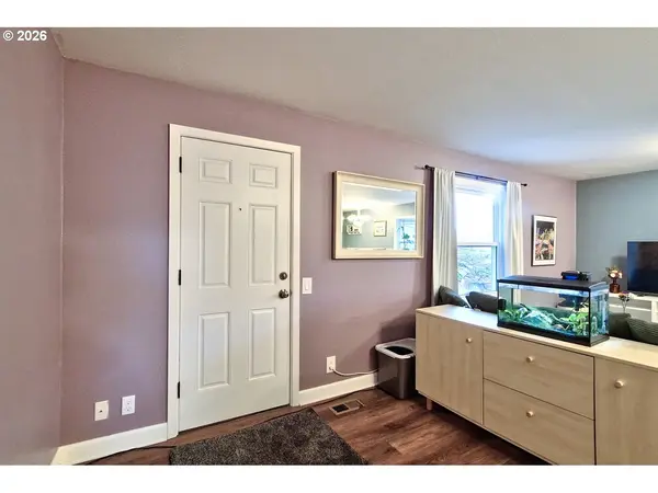 390 W ARLINGTON ST, Gladstone, OR 97027