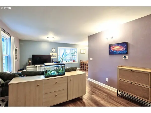 390 W ARLINGTON ST, Gladstone, OR 97027