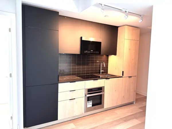 Toronto C08, ON M5A 1H5,28 Eastern AVE #804