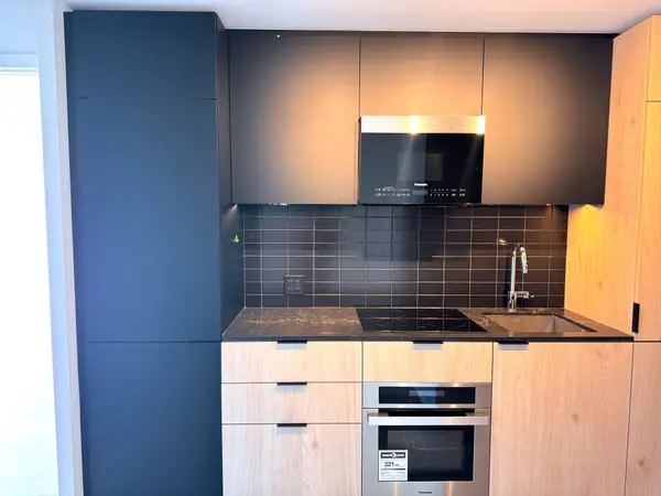 Toronto C08, ON M5A 1H5,28 Eastern AVE #804