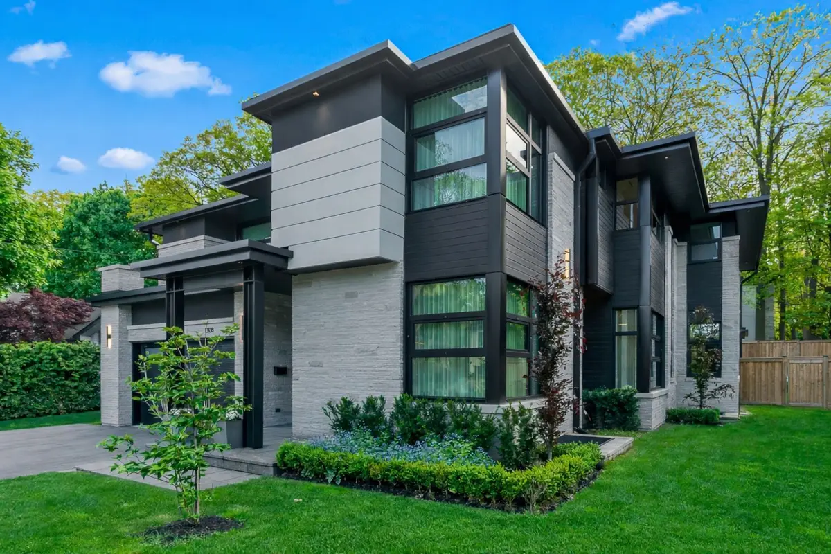 1308 Greenoaks DR, Mississauga, ON L5J 3A5