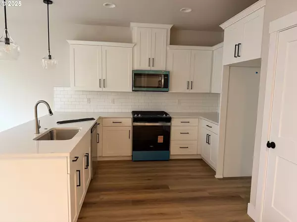 Molalla, OR 97038,1241 Rachel LN