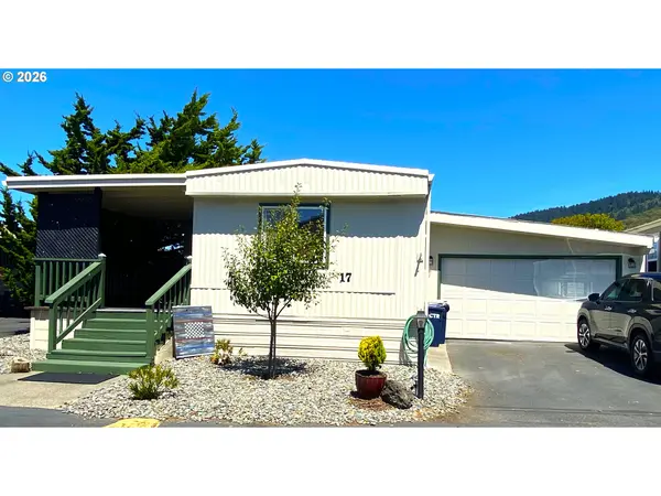 15889 SUNSET STRIP #17, Brookings, OR 97415