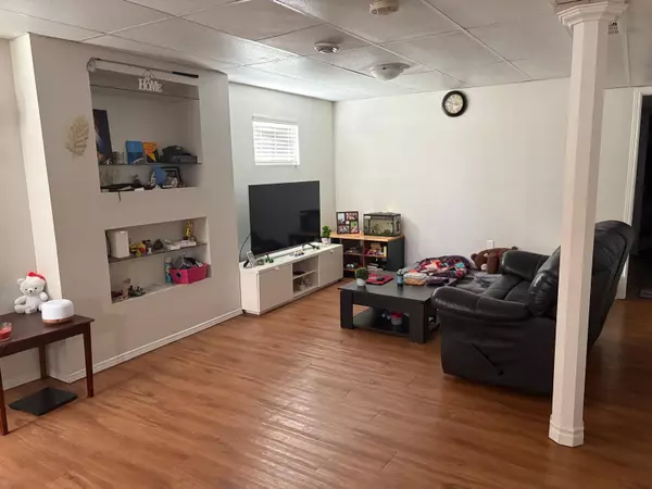 Barrie, ON L4N 8E6,87 Rundle CRES #Lower