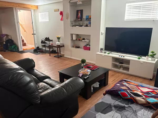 Barrie, ON L4N 8E6,87 Rundle CRES #Lower