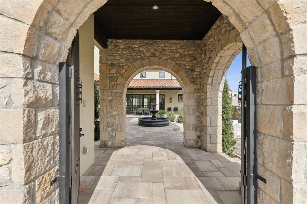 10 Catalonia Drive, Westlake, TX 76262