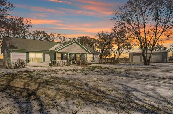 358 E Pecan Street, Waxahachie, TX 75165