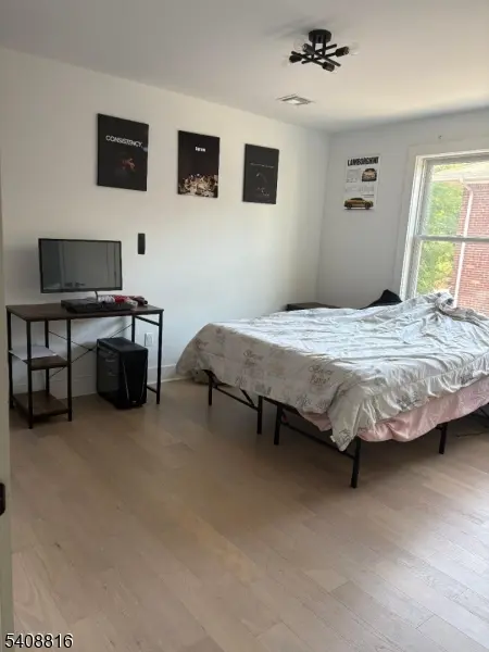 203 Queen Anne Rd, Bogota Boro, NJ 07603