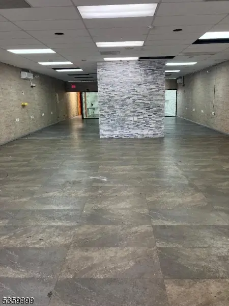 25-33 Court St, Newark City, NJ 07102