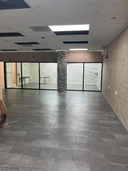 25-33 Court St, Newark City, NJ 07102