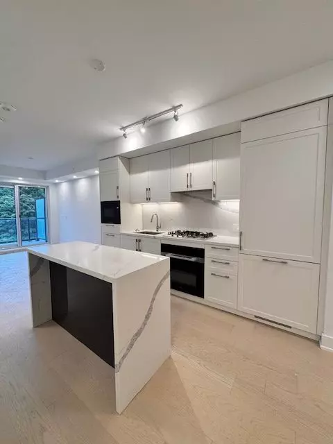 Toronto, ON M4S 0E6,8 Manor RD W #408