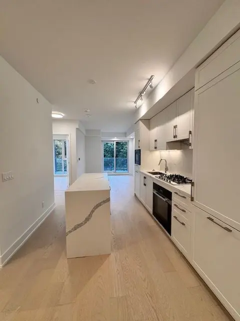 Toronto, ON M4S 0E6,8 Manor RD W #408