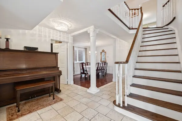 42 Fifefield DR, Vaughan, ON L6A 1J2