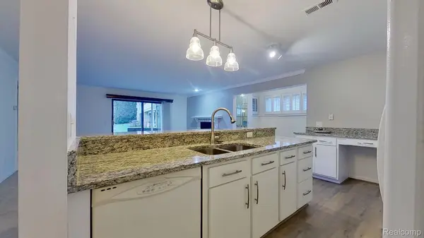 21096 Boulder CIR, Northville, MI 48167