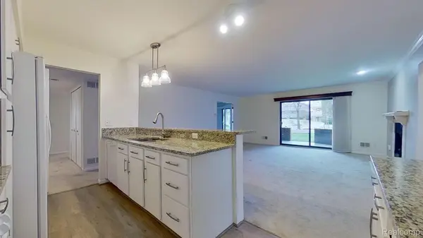 21096 Boulder CIR, Northville, MI 48167