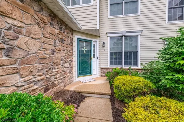 19 Briar Ct, Hardyston Twp., NJ 07419