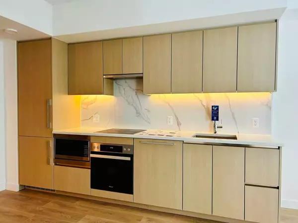 Toronto, ON M5V 0X3,1 Concord Cityplace WAY #705