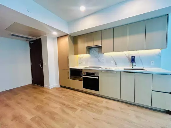 Toronto, ON M5V 0X3,1 Concord Cityplace WAY #705