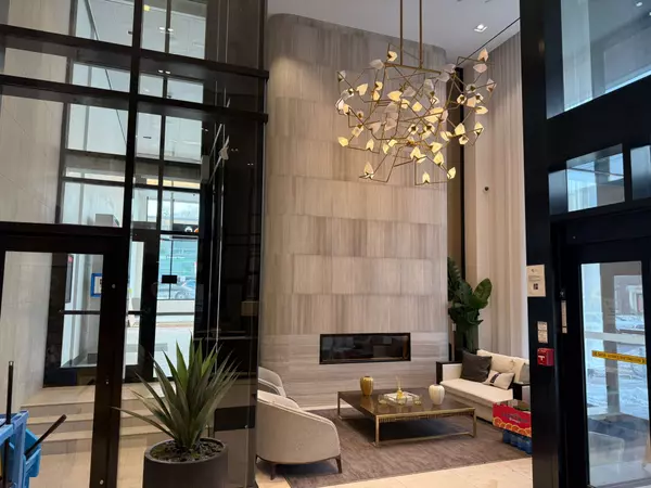 Toronto, ON M5P 0A6,2020 Bathurst ST #737