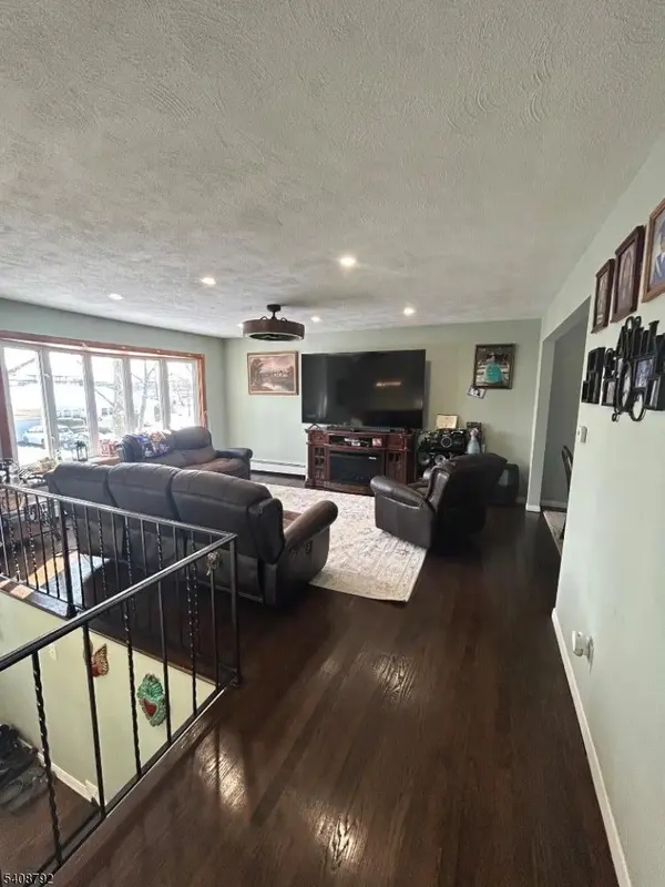 211 E 10Th Ave, Roselle Boro, NJ 07203