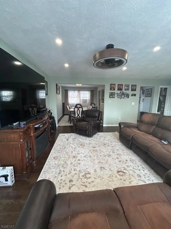 211 E 10Th Ave, Roselle Boro, NJ 07203