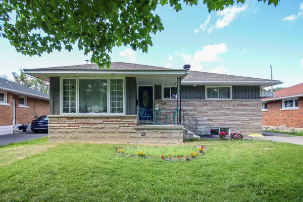 759 Adams AVE #A, Elmvale Acres And Area, ON K1G 2Y1