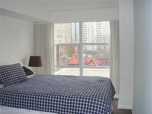 Toronto C01, ON M4Y 3G4,11 St. Joseph ST #809