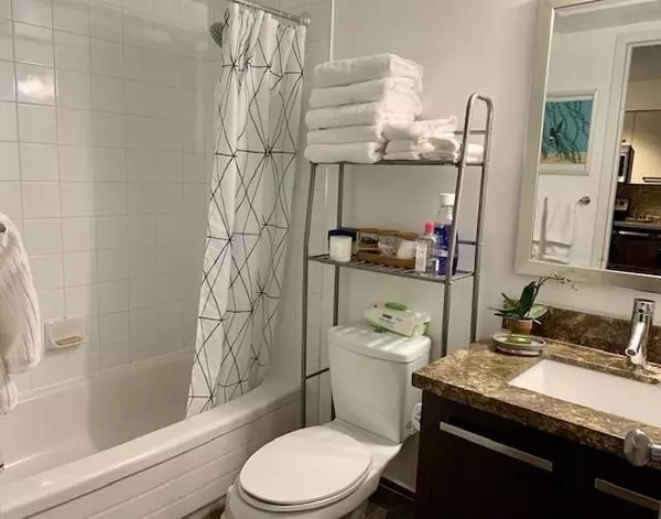 Toronto C01, ON M4Y 3G4,11 St. Joseph ST #809