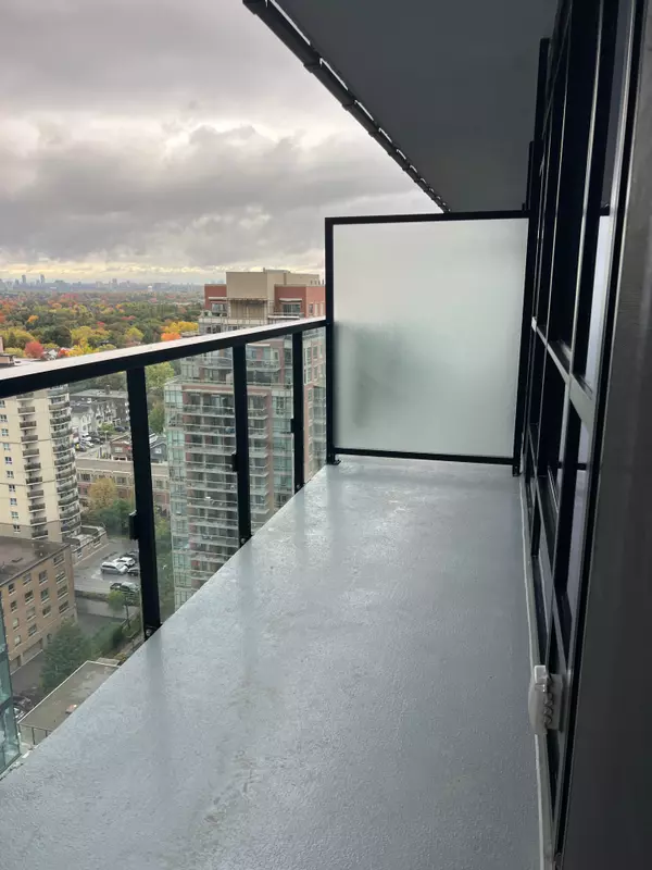 Toronto C10, ON M4P 1V7,110 Broadway AVE #1706