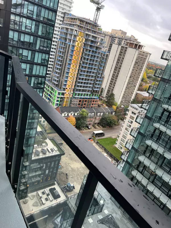 Toronto C10, ON M4P 1V7,110 Broadway AVE #1706