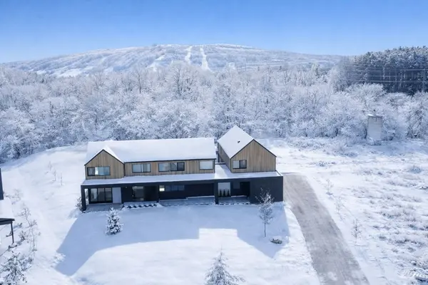 Clearview, ON L9Y 0K2,18 Raintree CT