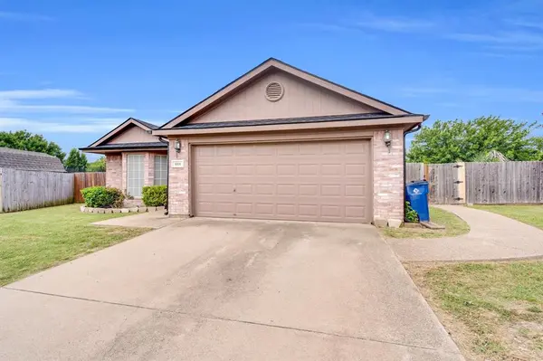 1006 Darren Drive, Burleson, TX 76028
