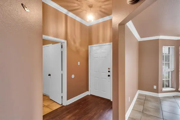 1006 Darren Drive, Burleson, TX 76028