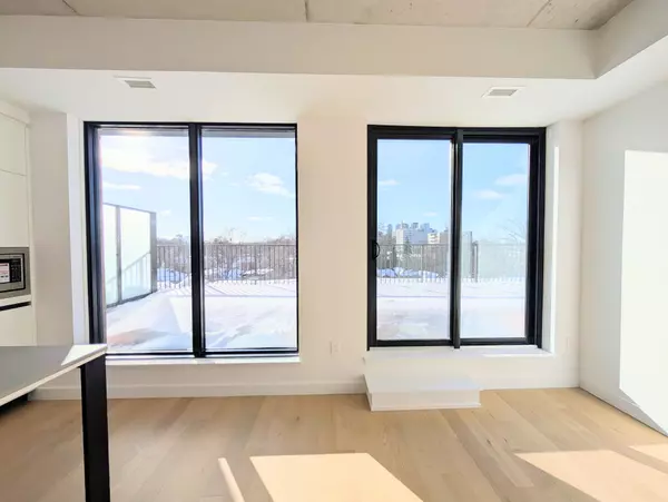 Toronto, ON M4G 3C4,1720 Bayview AVE #704