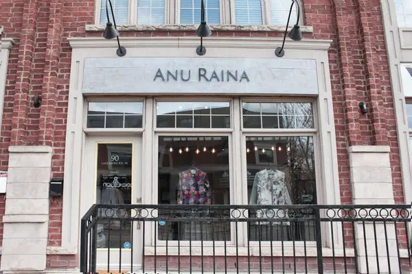 90 LAKESHORE RD W, Oakville, ON L6K 1E1