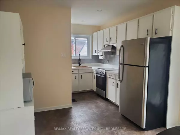 Brampton, ON L6Y 1Z1,125A Mcmurchy AVE S