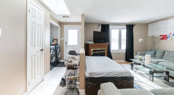 Barrie, ON L4M 5S4,46 HICKLING TRL