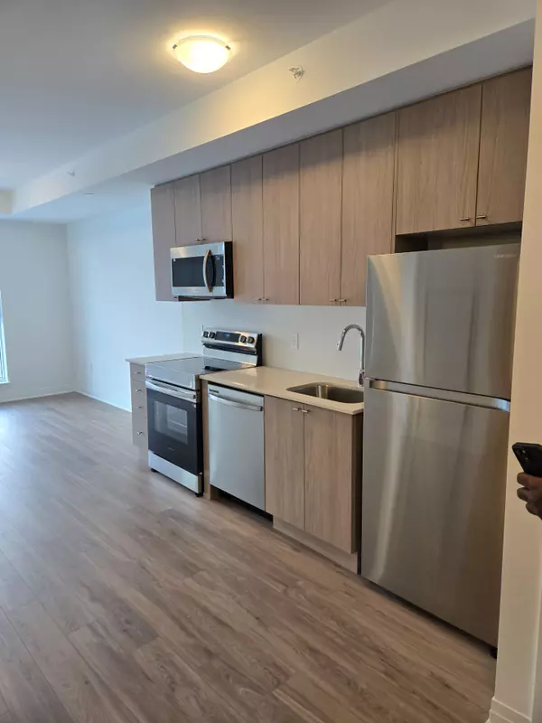 Milton, ON L9T 2X5,490 GORDON KRANTZ AVE #311