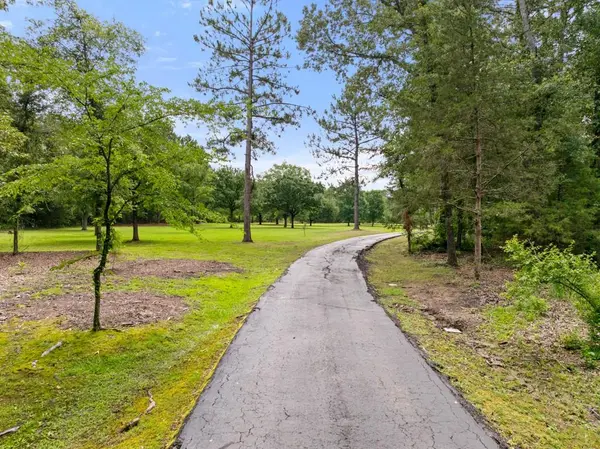 4930 W Twin Lakes Drive, Tyler, TX 75704